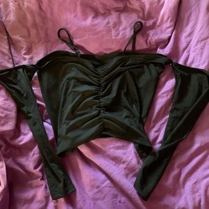 super cute gothic top w attached sleeves size 3xl but would fit a 1xl better